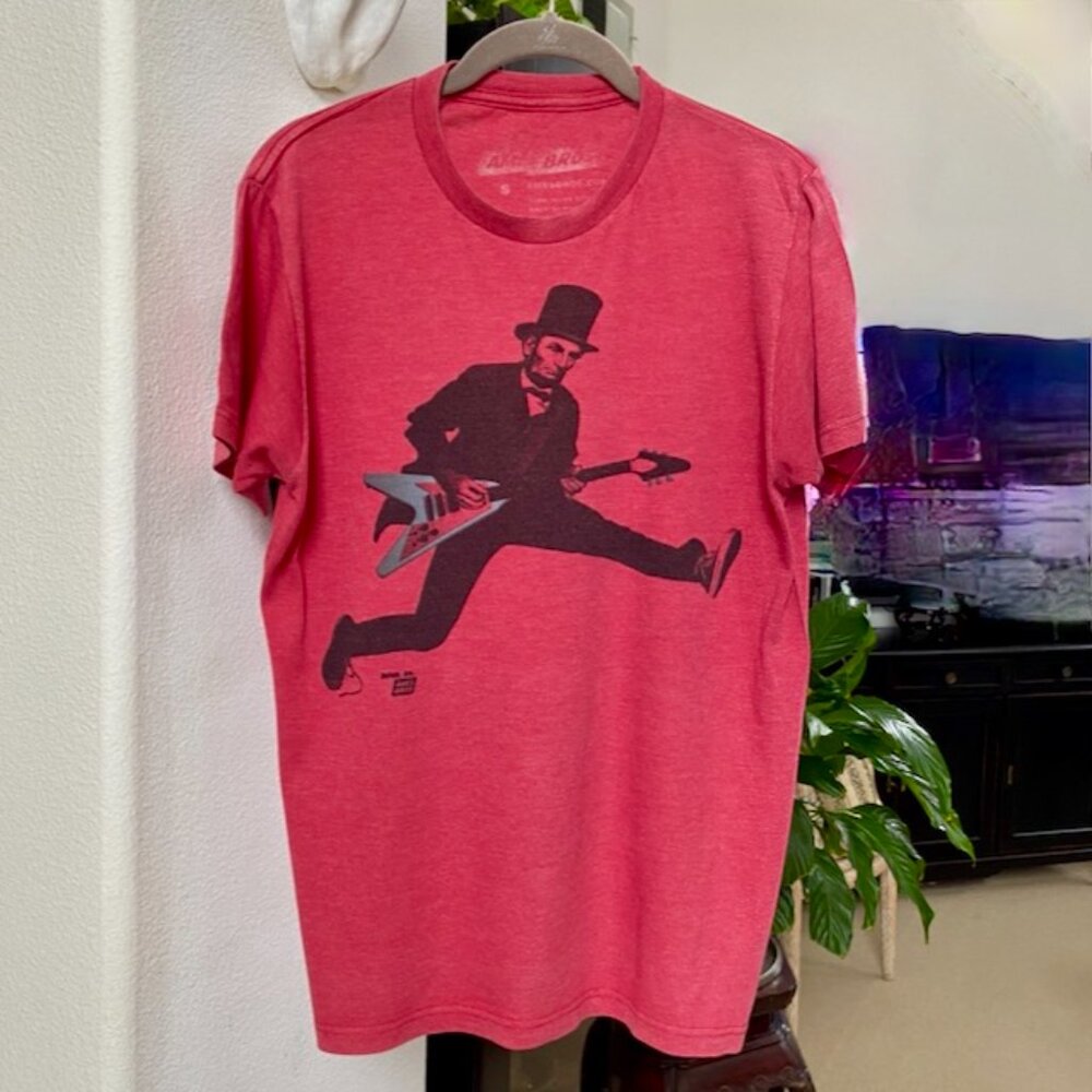 Ames Bros Graphic Abraham Lincoln Playing Guitar Red ShortT-Shirt Sz S #06
